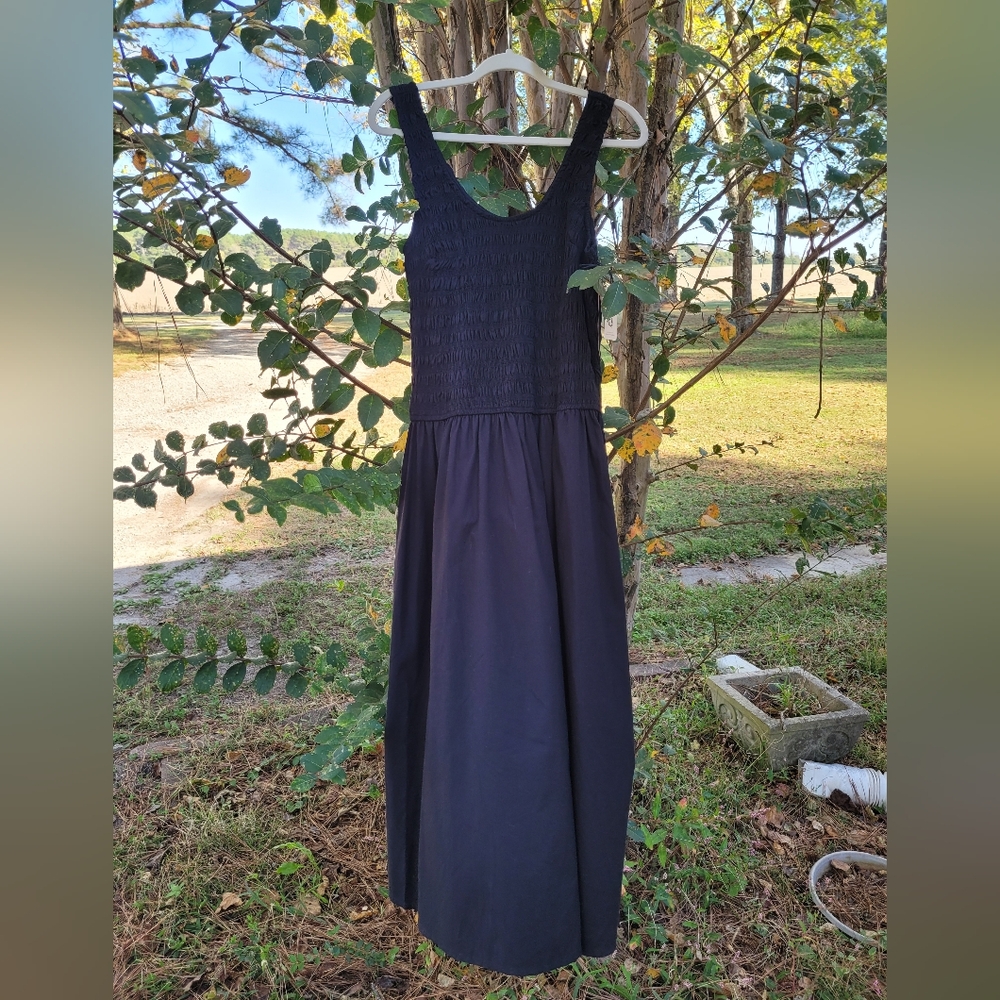 Black Sleeveless Dress